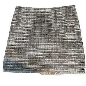 LOFT women’s skirt back zipper black and white.